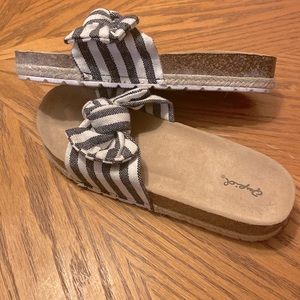 Women’s sandals, never worn. Size 8.5. Ordered from “Jane” clothing app.